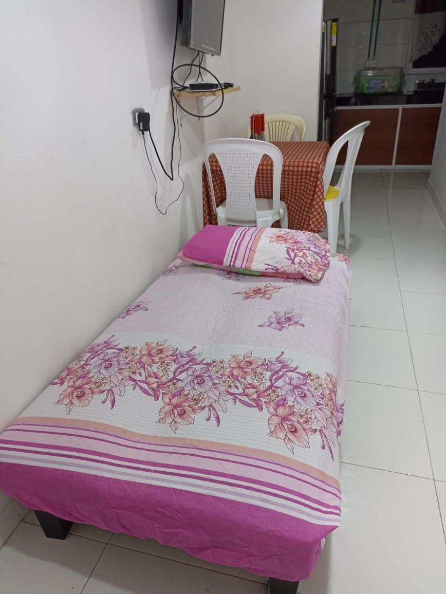Apartamento & Gomez Society *