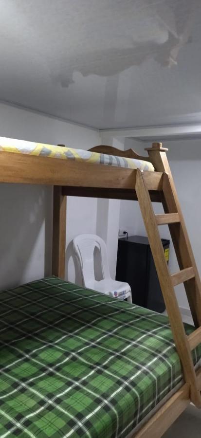 Apartamento & Gomez Society *