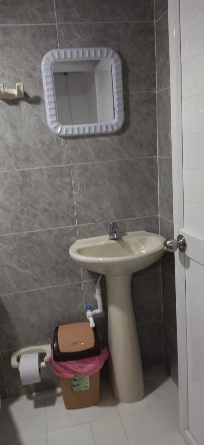 Apartamento & Gomez Society *